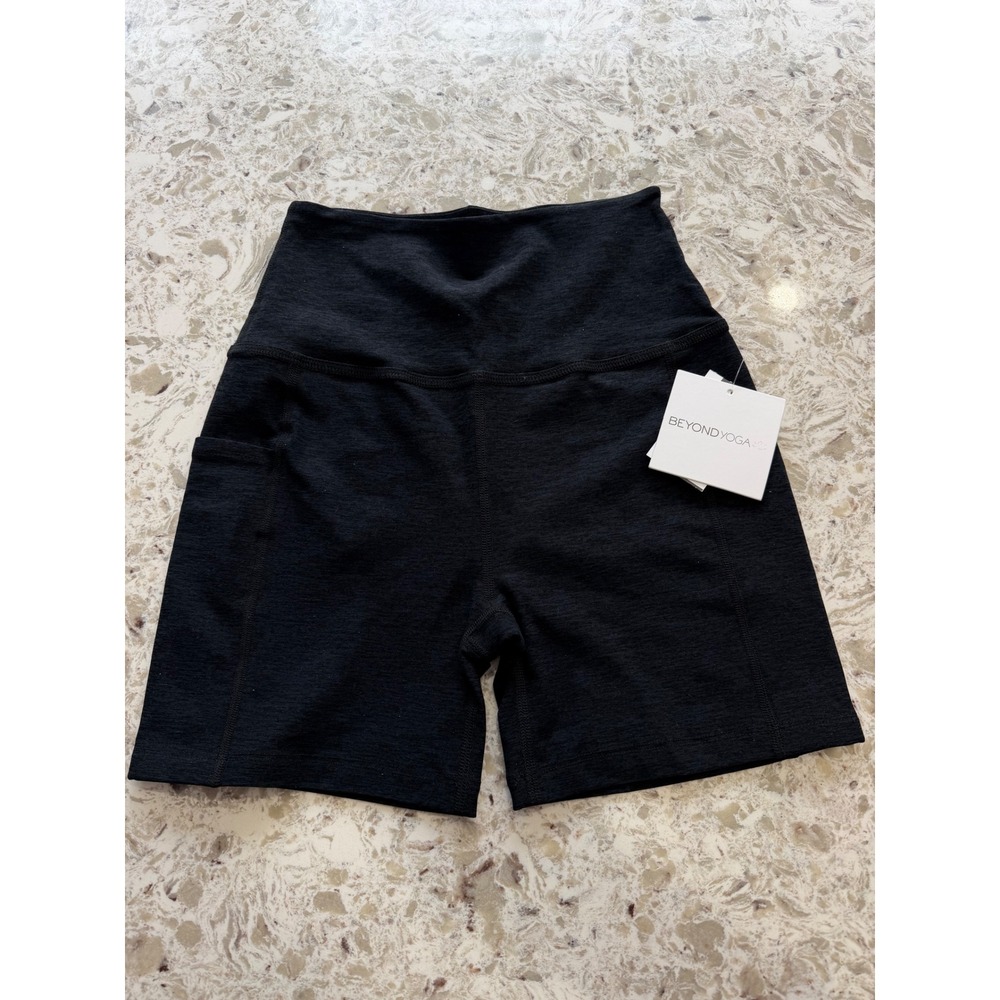 Beyond Yoga Spacedye High Waisted Biker Shorts Side Pockets Darkest Night size M